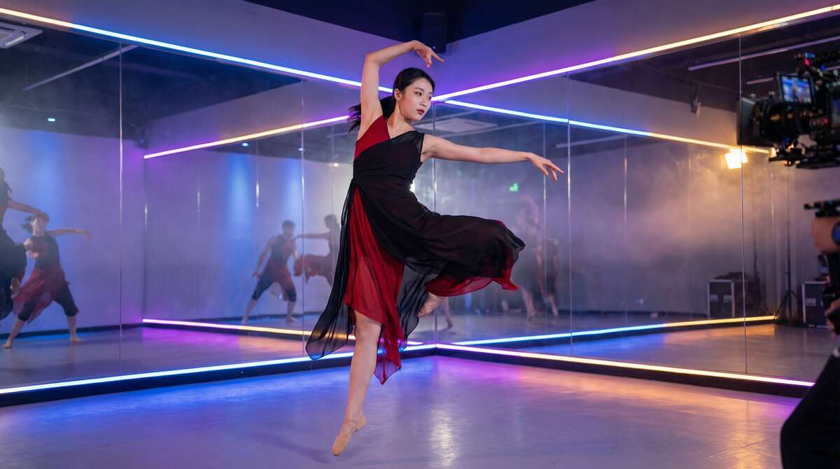 黄瓜视频舞蹈视频表演